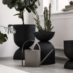 Ferm LIVING Hourglass Pot Medium Ø41 Cm -Woondecoratie 36693 01 04 3ae9108961