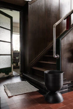 Ferm LIVING Hourglass Pot Medium Ø41 Cm -Woondecoratie 36693 01 45 EnvironmentImage cebe098071