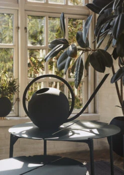 AYTM Globe Waterkan 34 Cm -Woondecoratie 504282 01 5 EnvironmentImage 89e9dc9e0f