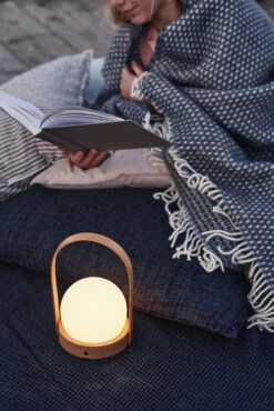 Menu Carrie Lamp Limited Edition -Woondecoratie 515276 01 10 EnvironmentImage 802a52cbf2