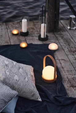 Menu Carrie Lamp Limited Edition -Woondecoratie 515276 01 12 EnvironmentImage 92b48b2312