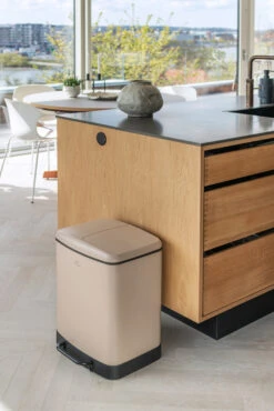 Mette Ditmer Wonda Pedaalemmer 24 Liter 5 Mette Ditmer Wonda Pedaalemmer 24 Liter -Woondecoratie 570553 01 41 EnvironmentImage e6fa905608