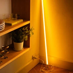 Hay Neon Tube Slim TL-lamp 120 Cm -Woondecoratie Neon tube slim miljo3 5d2496a620