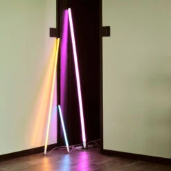 Hay Neon Tube Slim TL-lamp 120 Cm -Woondecoratie Neon tube slim miljo4 5458af4cf4